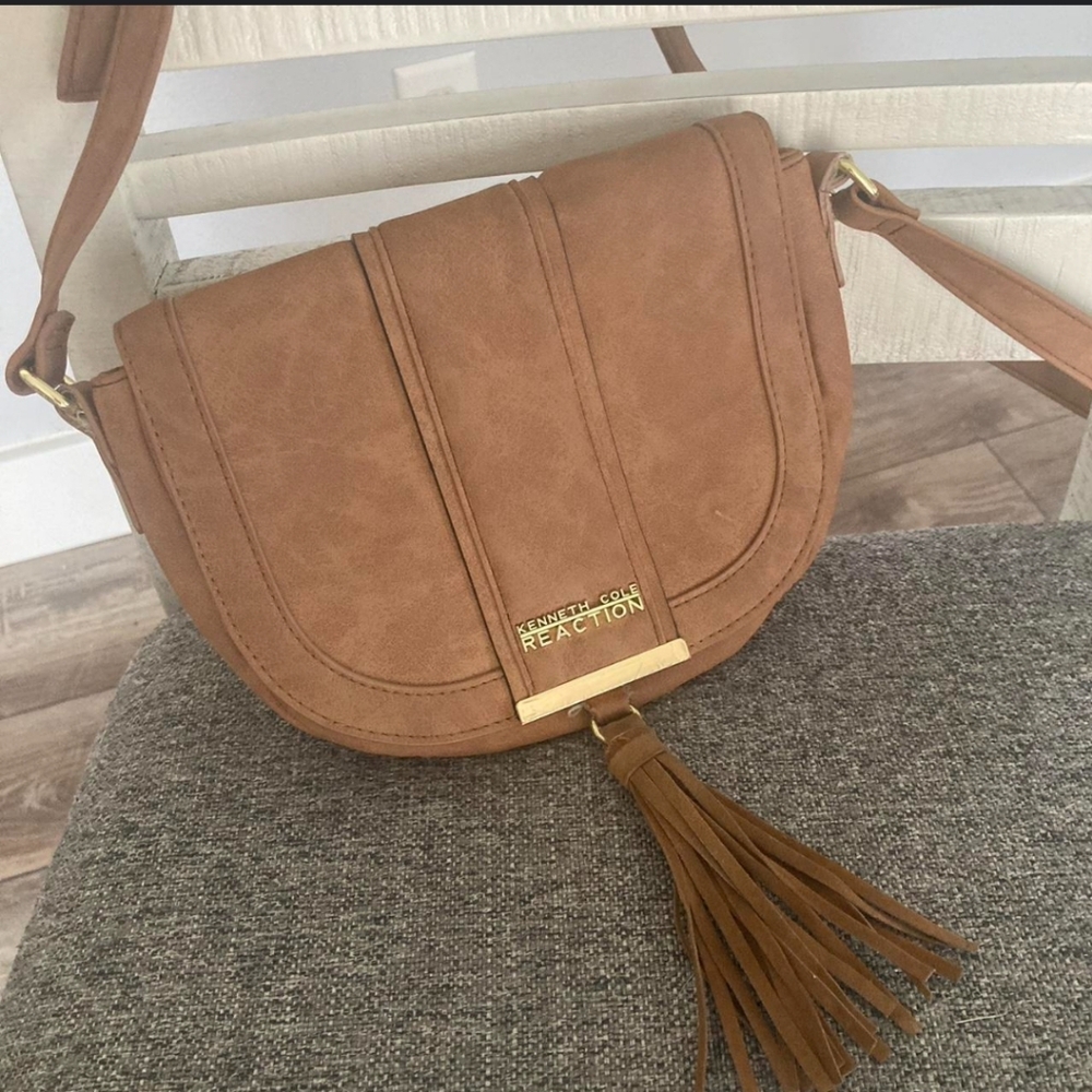 KENNETH COLE SUEDE CROSSBODY Suede SADDLEBAG PURSE WITH TASSLE